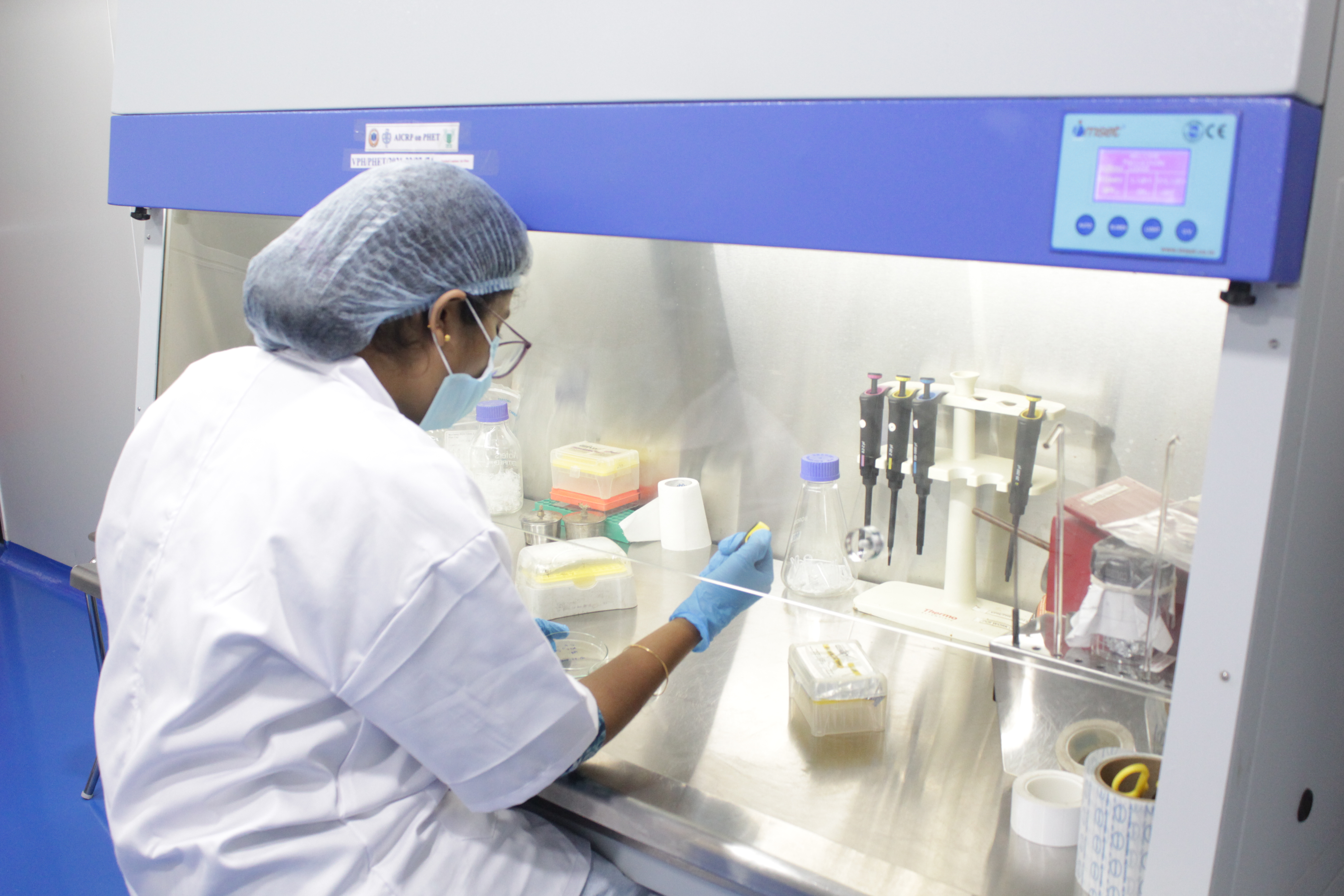 Laminar Flow Cabinet (2)